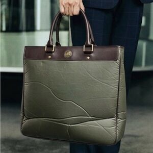 Vintage Hunting World Stylish Green Tote Bag